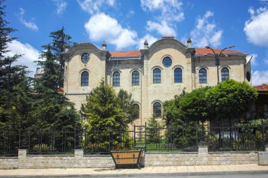 KOTEL, BULGARIA - 9 Temmuz 2023: Bulgaristan 'ın Sliven Bölgesi' ndeki Kotel kentinde 19. yüzyıl evleri