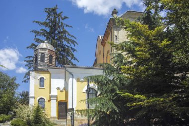 KOTEL, BULGARIA - 9 Temmuz 2023: Bulgaristan 'ın Sliven Bölgesi' ndeki Kotel kentinde 19. yüzyıl evleri