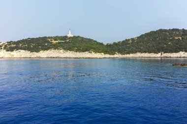 Lefkada, Cephalonia, Ithaca ve Meganisi adaları arasında İyon Denizi 'nin İnanılmaz Denizi