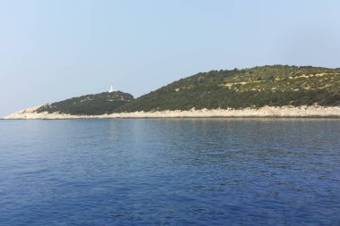 Lefkada, Cephalonia, Ithaca ve Meganisi adaları arasında İyon Denizi 'nin İnanılmaz Denizi