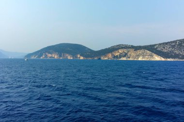 Lefkada, Cephalonia, Ithaca ve Meganisi adaları arasında İyon Denizi 'nin İnanılmaz Denizi