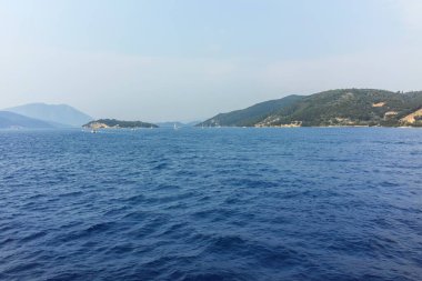 Lefkada, Cephalonia, Ithaca ve Meganisi adaları arasında İyon Denizi 'nin İnanılmaz Denizi