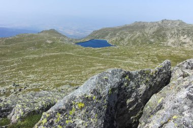 Bulgaristan 'ın Kalin zirvesi yakınlarındaki Rila Dağı' nın İnanılmaz Yaz Manzarası