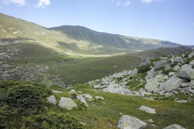 Bulgaristan 'ın Kalin zirvesi yakınlarındaki Rila Dağı' nın İnanılmaz Yaz Manzarası