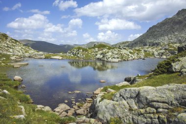 Bulgaristan 'ın Kalin zirvesi yakınlarındaki Rila Dağı' nın İnanılmaz Yaz Manzarası