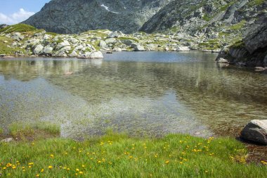 Bulgaristan 'ın Kalin zirvesi yakınlarındaki Rila Dağı' nın İnanılmaz Yaz Manzarası