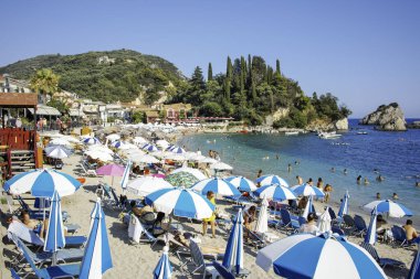 PARGA, GREECE - 5 AĞUSTOS 2024: Parga, Epirus, Yunanistan 'ın şaşırtıcı yaz manzarası