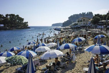 PARGA, GREECE - 5 AĞUSTOS 2024: Parga, Epirus, Yunanistan 'ın şaşırtıcı yaz manzarası