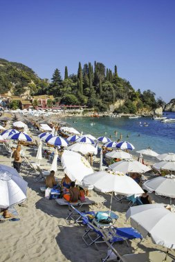 PARGA, GREECE - 5 AĞUSTOS 2024: Parga, Epirus, Yunanistan 'ın şaşırtıcı yaz manzarası