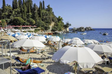 PARGA, GREECE - 5 AĞUSTOS 2024: Parga, Epirus, Yunanistan 'ın şaşırtıcı yaz manzarası