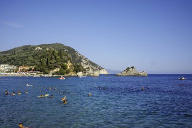 PARGA, GREECE - 5 AĞUSTOS 2024: Parga, Epirus, Yunanistan 'ın şaşırtıcı yaz manzarası