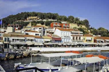 PARGA, GREECE - 5 AĞUSTOS 2024: Parga, Epirus, Yunanistan 'ın şaşırtıcı yaz manzarası