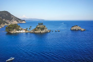 PARGA, GREECE - 5 AĞUSTOS 2024: Parga, Epirus, Yunanistan 'ın şaşırtıcı yaz manzarası