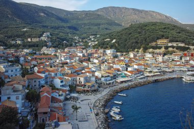 PARGA, GREECE - 5 AĞUSTOS 2024: Parga, Epirus, Yunanistan 'ın şaşırtıcı yaz manzarası