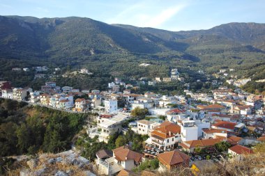PARGA, GREECE - 5 AĞUSTOS 2024: Parga, Epirus, Yunanistan 'ın şaşırtıcı yaz manzarası