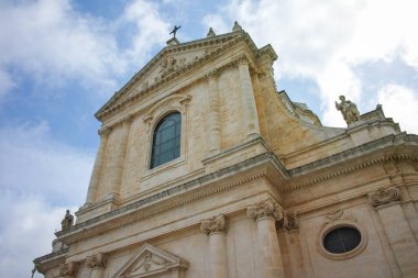 LOGOROTONDO, İtalya - 15 Mayıs 2024: Eski Locorotondo Kasabası, Apulia Bölgesi, İtalya