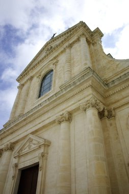 LOGOROTONDO, İtalya - 15 Mayıs 2024: Eski Locorotondo Kasabası, Apulia Bölgesi, İtalya