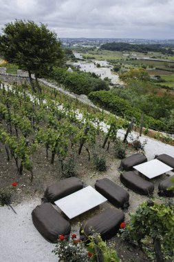 LOGOROTONDO, İtalya - 15 Mayıs 2024: Eski Locorotondo Kasabası, Apulia Bölgesi, İtalya