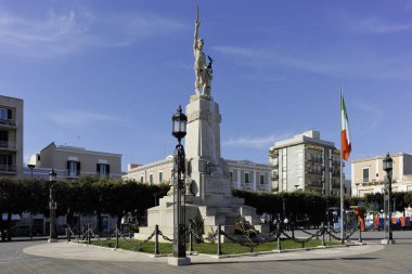 Monopoli, İtalya - 13 Mayıs 2024: Eski Monopoli Kasabası, Apulia Bölgesi, İtalya