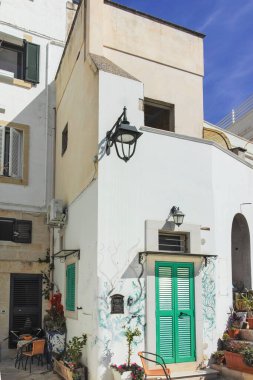 Monopoli, İtalya - 13 Mayıs 2024: Eski Monopoli Kasabası, Apulia Bölgesi, İtalya