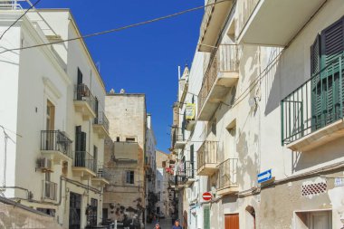 Monopoli, İtalya - 13 Mayıs 2024: Eski Monopoli Kasabası, Apulia Bölgesi, İtalya