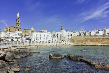 Monopoli, İtalya - 13 Mayıs 2024: Eski Monopoli Kasabası, Apulia Bölgesi, İtalya