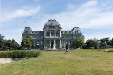 LAUSANNE, SWitzERLAND - 18 Haziran 2023: Tipik Lozan şehri, Vaud Kantonu, İsviçre