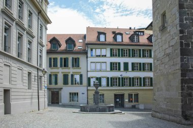 LAUSANNE, SWitzERLAND - 18 Haziran 2023: Tipik Lozan şehri, Vaud Kantonu, İsviçre