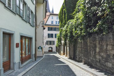 LAUSANNE, SWitzERLAND - 18 Haziran 2023: Tipik Lozan şehri, Vaud Kantonu, İsviçre