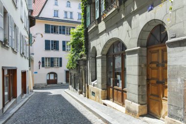 LAUSANNE, SWitzERLAND - 18 Haziran 2023: Tipik Lozan şehri, Vaud Kantonu, İsviçre