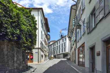 LAUSANNE, SWitzERLAND - 18 Haziran 2023: Tipik Lozan şehri, Vaud Kantonu, İsviçre