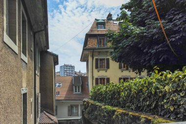 LAUSANNE, SWitzERLAND - 18 Haziran 2023: Tipik Lozan şehri, Vaud Kantonu, İsviçre