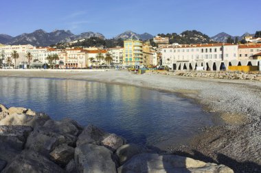 MENTON, FRANCE - 27 Ocak 2024: The Old Town of Menton, Provence Alpes-Cote d 'Azur, Fransa