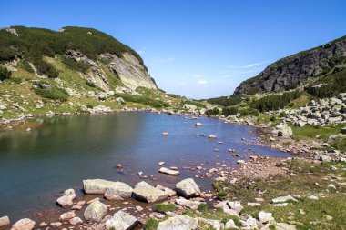 Bulgaristan 'ın Ürkütücü Göl çevresindeki Rila Dağı' nın muhteşem manzarası