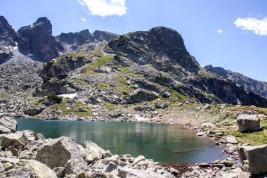 Bulgaristan 'ın Ürkütücü Göl çevresindeki Rila Dağı' nın muhteşem manzarası