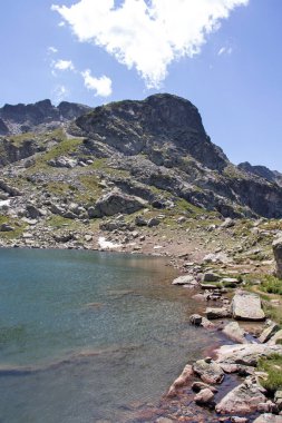 Bulgaristan 'ın Ürkütücü Göl çevresindeki Rila Dağı' nın muhteşem manzarası