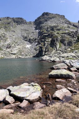 Bulgaristan 'ın Ürkütücü Göl çevresindeki Rila Dağı' nın muhteşem manzarası