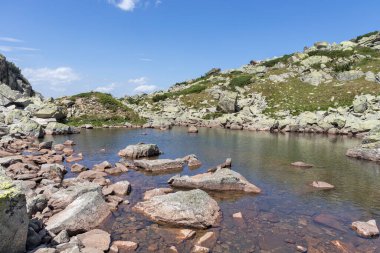 Bulgaristan 'ın Ürkütücü Göl çevresindeki Rila Dağı' nın muhteşem manzarası
