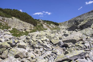 Bulgaristan 'ın Ürkütücü Göl çevresindeki Rila Dağı' nın muhteşem manzarası