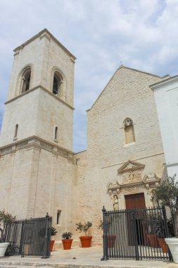 POLİGNANO A MARE, İTALYA - 13 Mayıs 2024: Eski Polignano bir Mare, Apulia Bölgesi 'nin muhteşem manzarası
