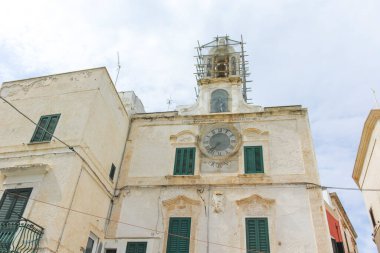 POLİGNANO A MARE, İTALYA - 13 Mayıs 2024: Eski Polignano bir Mare, Apulia Bölgesi 'nin muhteşem manzarası