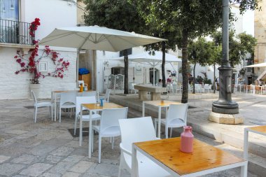 POLİGNANO A MARE, İTALYA - 13 Mayıs 2024: Eski Polignano bir Mare, Apulia Bölgesi 'nin muhteşem manzarası