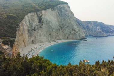 Yunanistan 'ın İyon Adaları' ndaki Lefkada kentindeki Porto Katsiki plajının büyüleyici manzarası