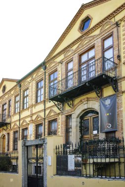 XANTHI, GREECE - 26 Aralık 2023: Xanthi, Doğu Makedonya ve Trakya 'daki eski sokak ve eski evler