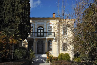 XANTHI, GREECE - 26 Aralık 2023: Xanthi, Doğu Makedonya ve Trakya 'daki eski sokak ve eski evler