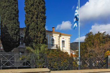 XANTHI, GREECE - 26 Aralık 2023: Xanthi, Doğu Makedonya ve Trakya 'daki eski sokak ve eski evler