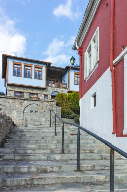 XANTHI, GREECE - 26 Aralık 2023: Xanthi, Doğu Makedonya ve Trakya 'daki eski sokak ve eski evler