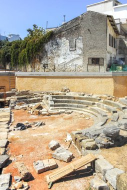 ARTA, EPIRUS, GREECE - 21 Ağustos 2023: Tipik Sokak ve Yunanistan 'ın Epirus kentindeki bina