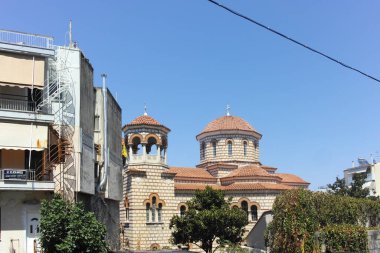 ARTA, EPIRUS, GREECE - 21 Ağustos 2023: Tipik Sokak ve Yunanistan 'ın Epirus kentindeki bina