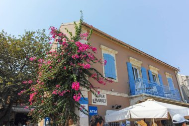 FISKARDO, GREECE - 24 AĞUSTOS 2023: Fiskardo, Cephalonia, İyon Adaları Panoraması, Yunanistan